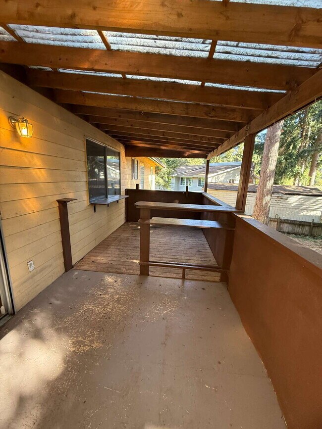 Building Photo - "Charming 3-Bedroom Home with Cozy Firepla...