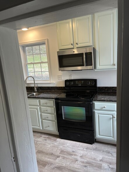 Building Photo - 735 Weverton Rd