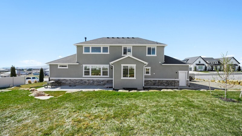 Building Photo - 2795 E Lakeside Dr