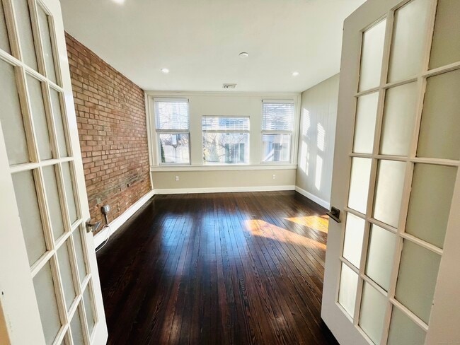 Building Photo - 597 Chapel St