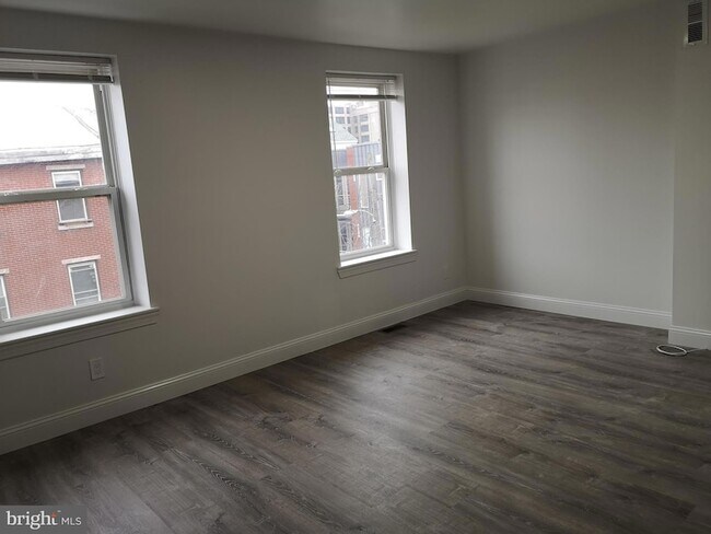 Building Photo - 626 N 12th St