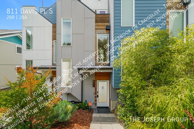 Primary Photo - 811 Davis Pl S