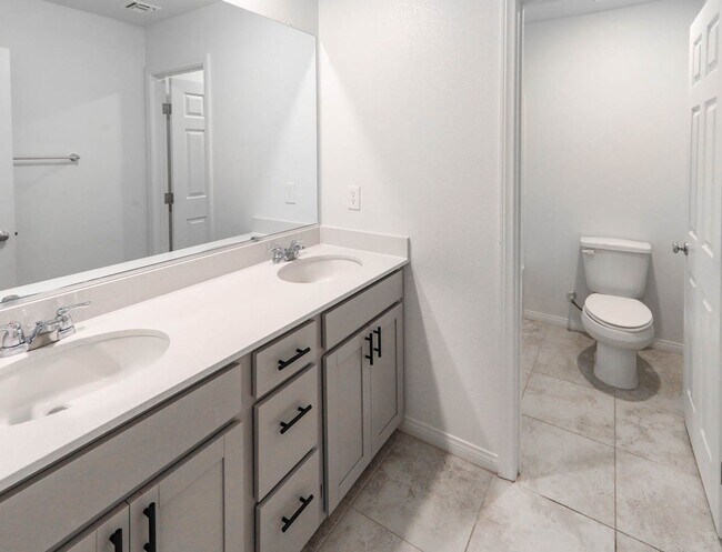 Building Photo - INSPIRADA BEAUTY WITH BED AND FULL BATH ON 1ST FLOOR