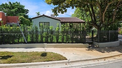 Building Photo - 424 NE 63rd St