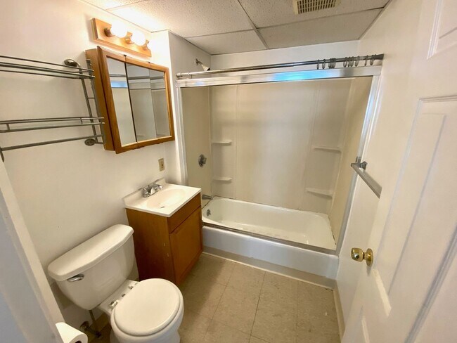 Building Photo - 14 Loring St