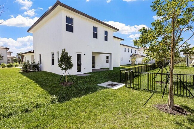 Building Photo - 12237 Green Oak Dr