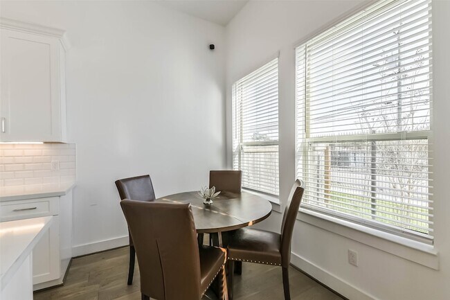 Building Photo - 308 Queen Sude Ln
