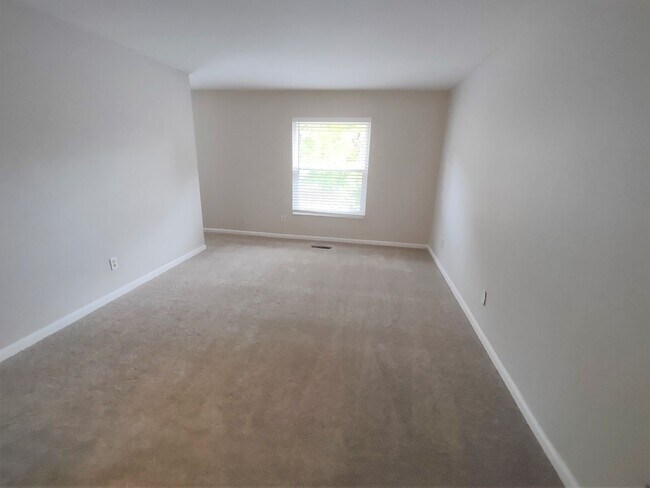 Building Photo - Move-in ready Home located in the Walnut C...