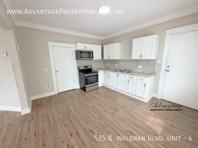 Building Photo - 525 N Waldran Blvd
