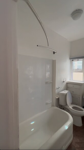 Building Photo - 2006 N Commonwealth Ave