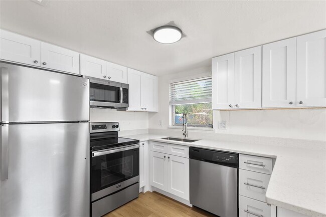 Building Photo - 555 62nd St S