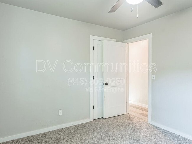 Building Photo - 3408 Oak Grove Dr