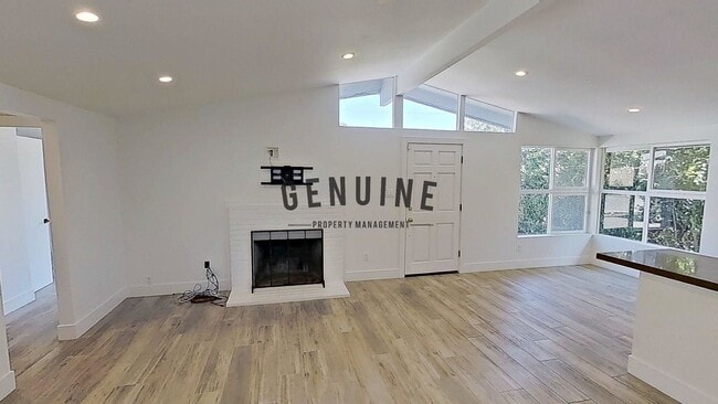 Building Photo - 3Bd 2Ba Home in the Heart of Orange