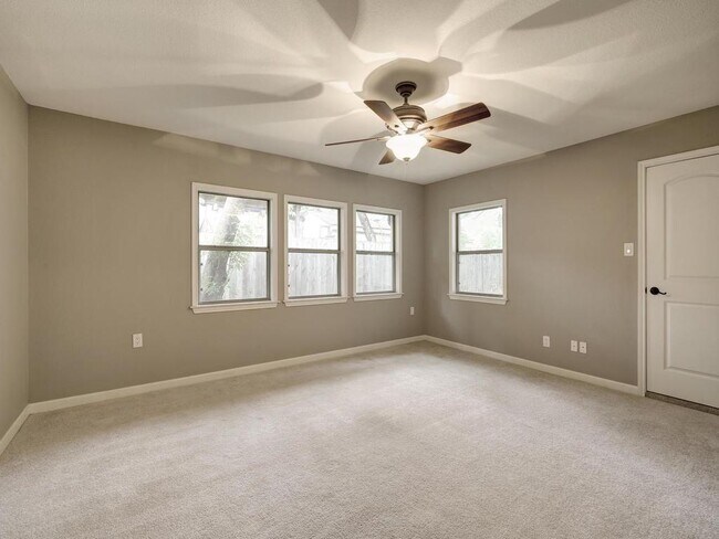 Building Photo - 2905 Perry Ln