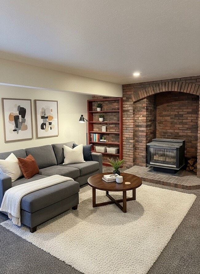 Building Photo - 4 Bed / 3 Bath Home for Rent in Riverdale,...