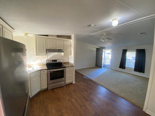 Building Photo - 3029 Crittenden Dr