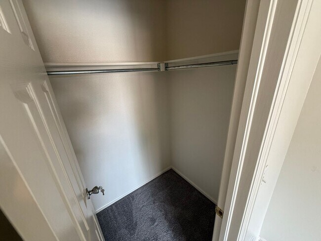 Building Photo - Refreshed 3-Bedroom Home in Waterglen Neig...