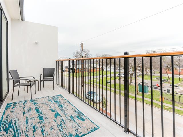 Building Photo - 909 Bayonne St