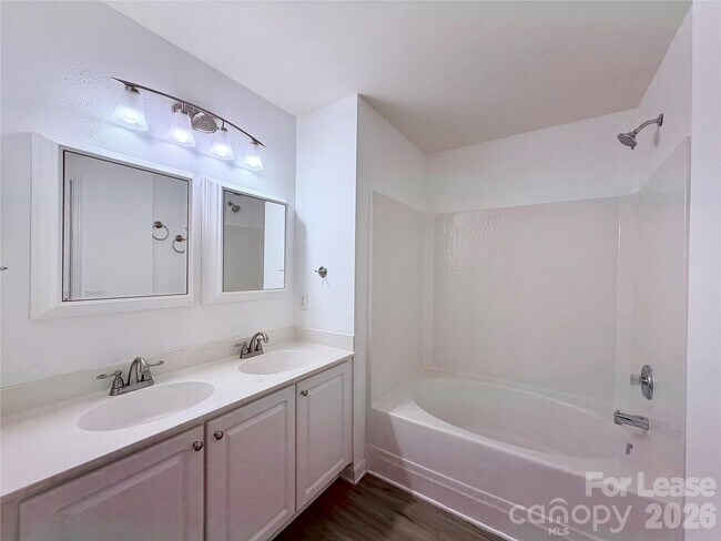 Building Photo - 10968 Princeton Village Dr