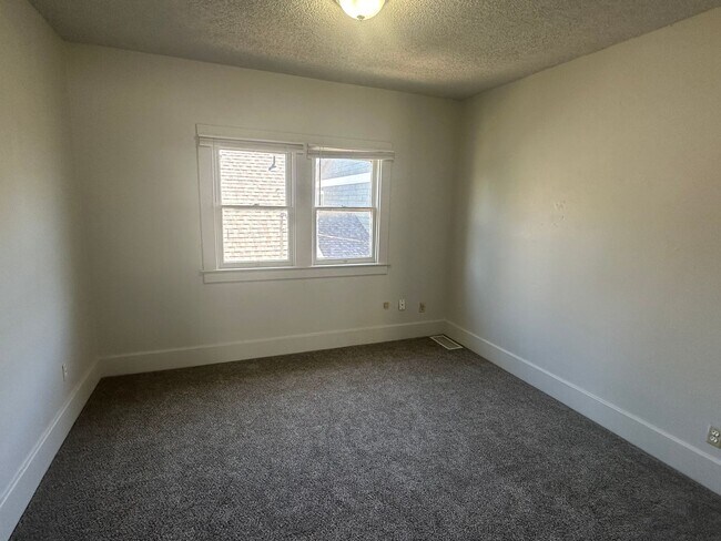 Building Photo - 1715 11th Ave