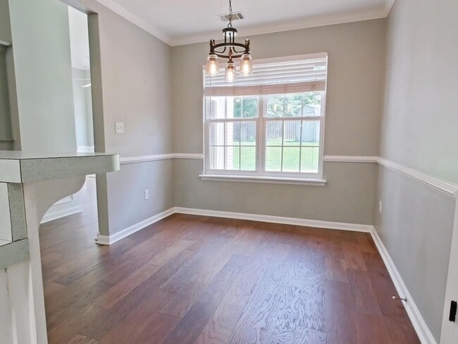 Building Photo - 304 Farmington Dr