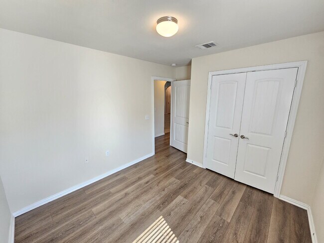 Building Photo - 5601 Little Theater Bend