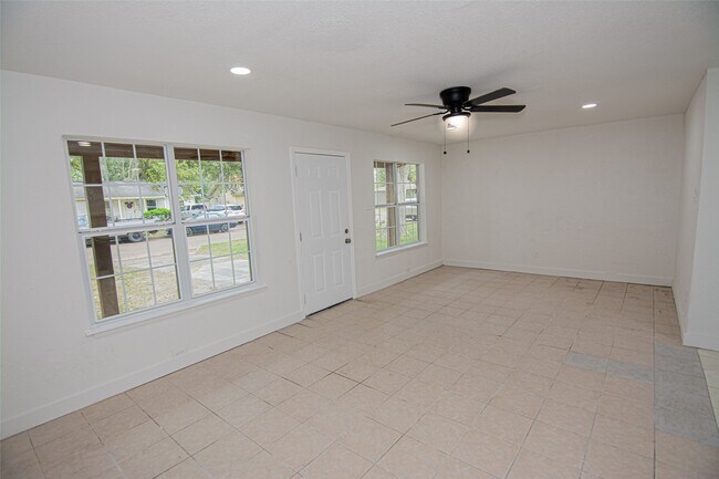 Primary Photo - 10815 Ritow St