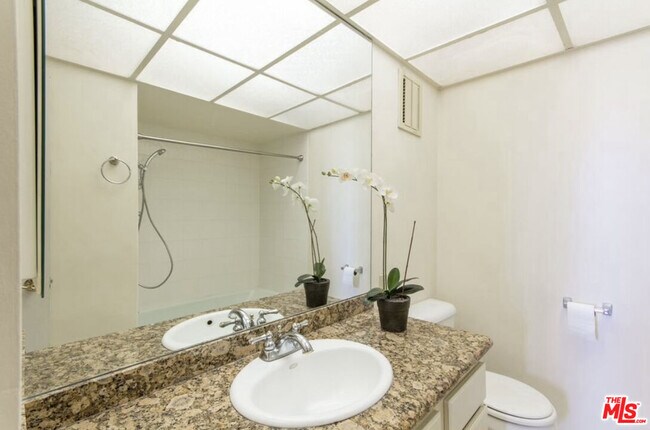 Building Photo - 10535 Wilshire Blvd