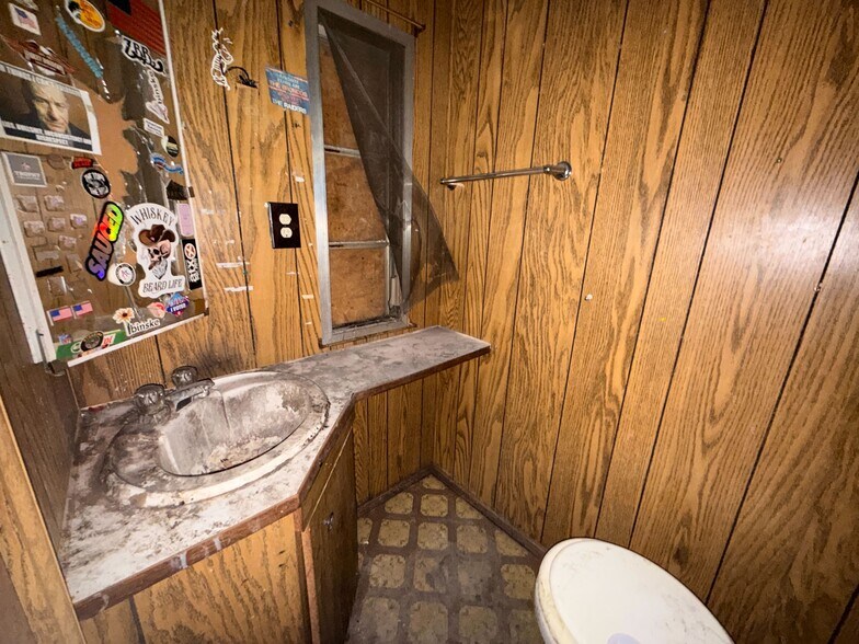 Building Photo - 3601 E Wyoming Ave