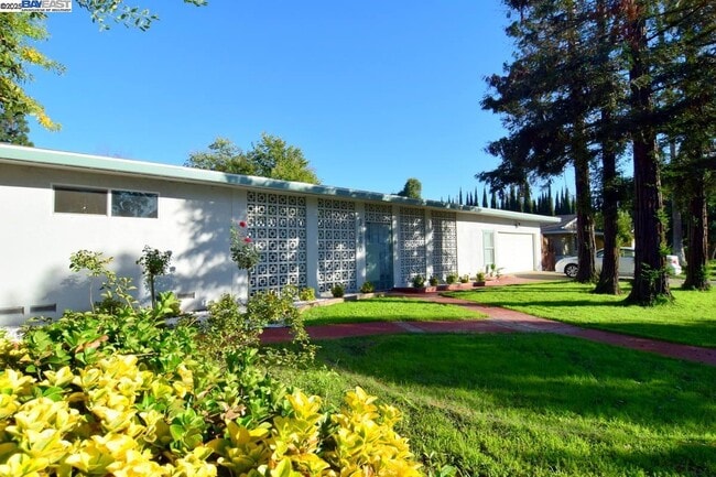 Primary Photo - 3180 Watt Ave