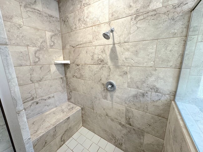 Building Photo - East El Paso 4 bed 2 Bath Refrig A/C!