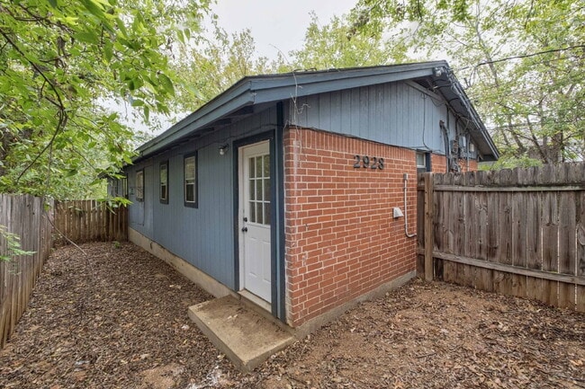 Building Photo - 2928 E 12th St