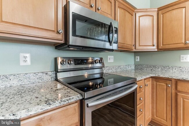 Building Photo - 1025 Simsbury Ct