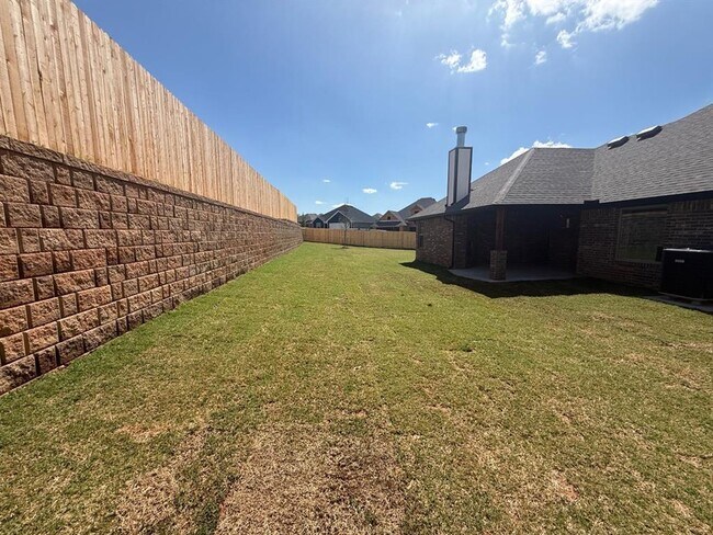 Building Photo - 8401 HazelWood Wy