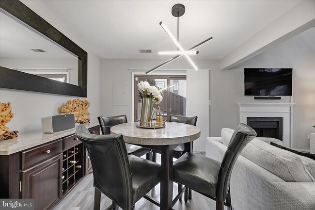 Building Photo - 7314 Split Rail Ln