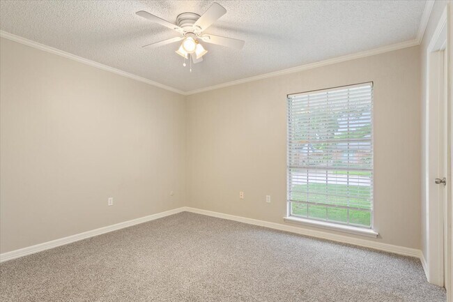 Building Photo - 5600 Lake Highlands Dr