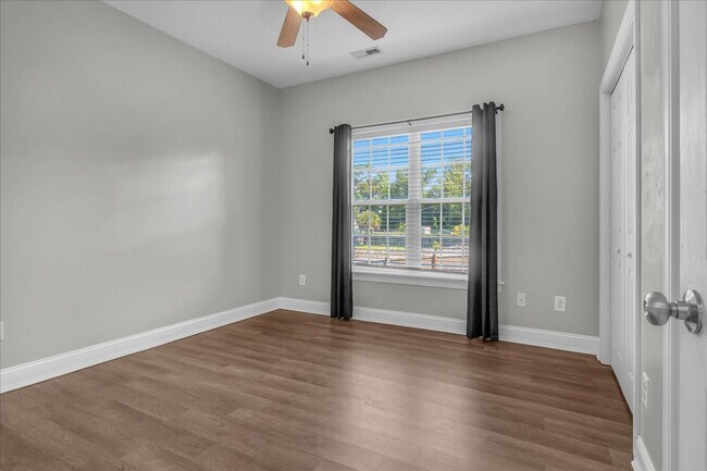 Building Photo - 164 Backfield Pl