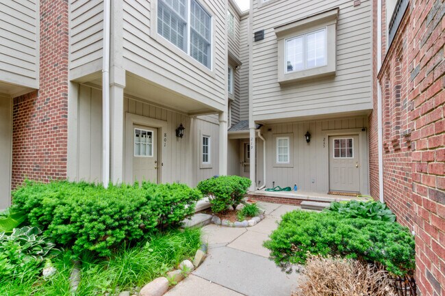 Building Photo - 801 N Sherman Dr
