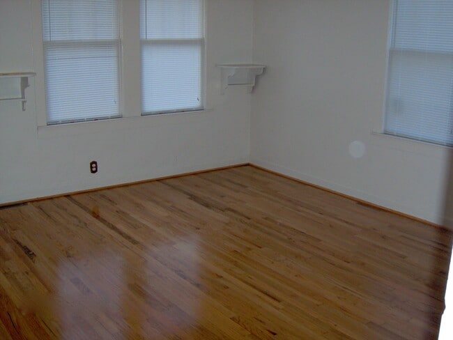Livingroom - 312 Creps St