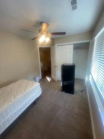 Building Photo - 1097 W 350 S