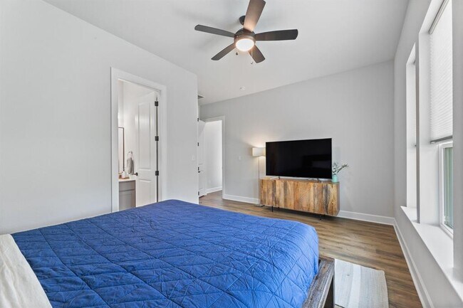 Building Photo - 1801 Headwaters Blvd