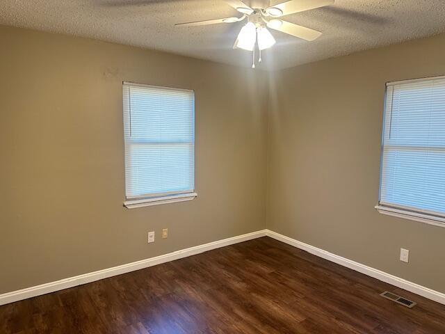 Building Photo - 5025 Lake Cir Dr NE