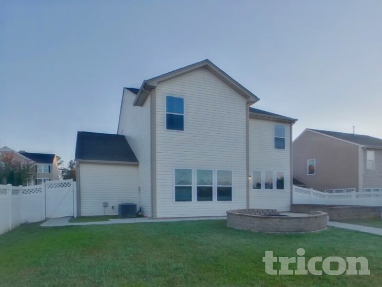 Building Photo - 3313 Pikes Peak Dr
