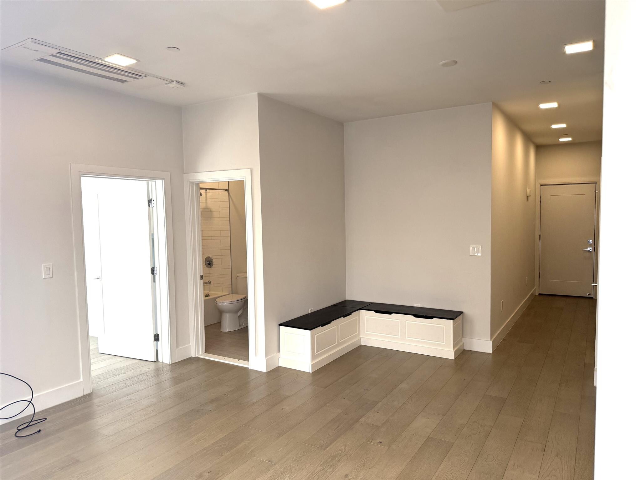 Building Photo - 24 Rush St