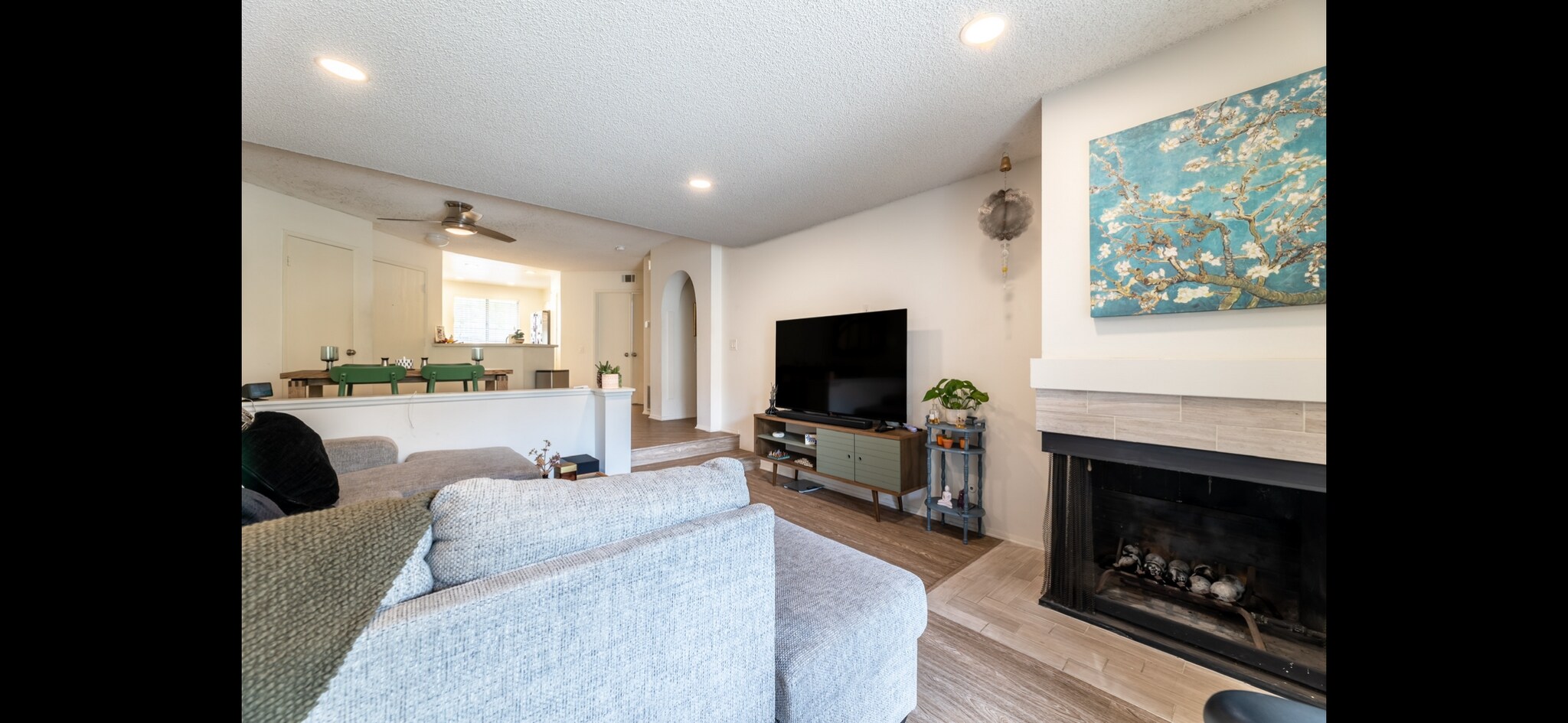 Building Photo - 25335 Pine Creek Ln