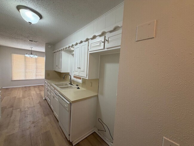 Building Photo - Fab 4 bed 2 bath 2 garage