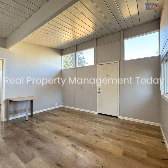 Building Photo - Perez - 105 (Cascade Group - Gold)