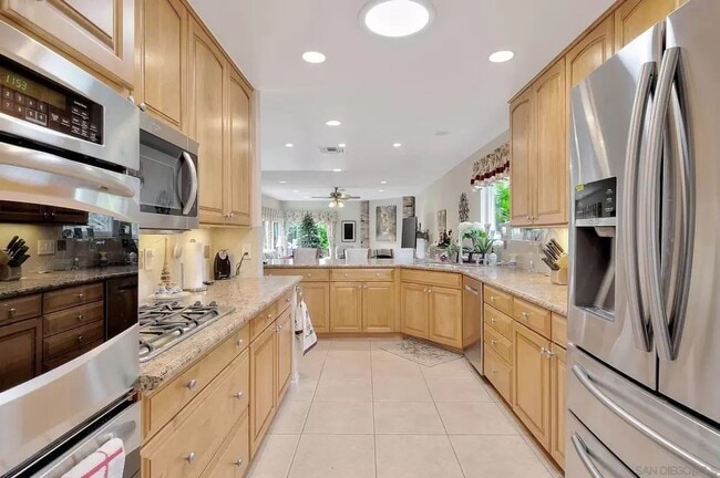 Building Photo - Massive Yard! 6 Bed / 2.5 Bath House on East Falls (Lease out, pending signatures. Check back in ...