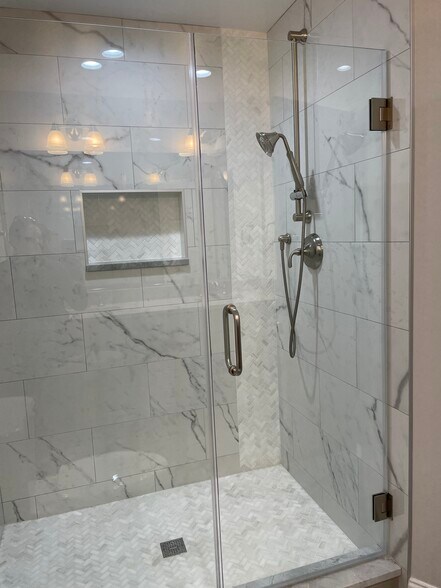 Building Photo - 203A Locust St SE