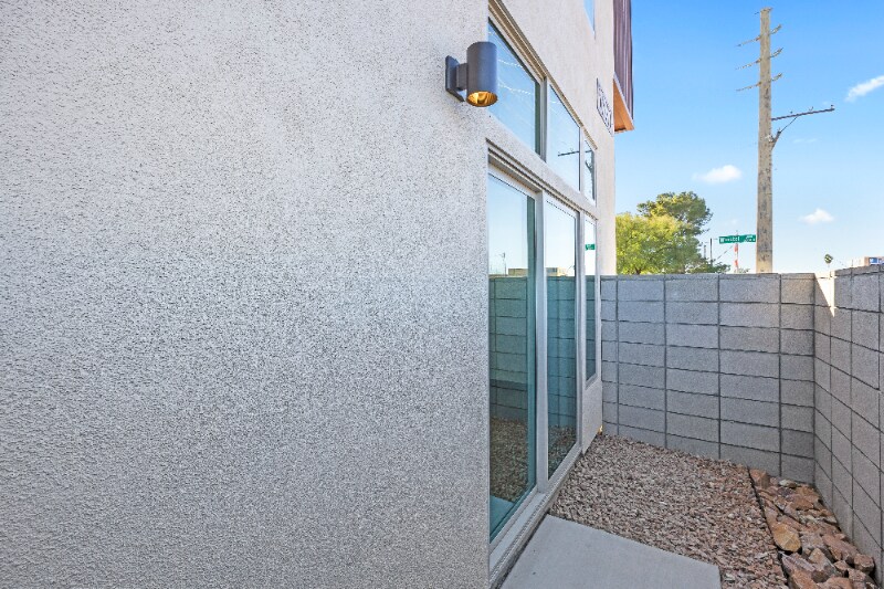 Building Photo - 3820 E Fort Lowell Rd